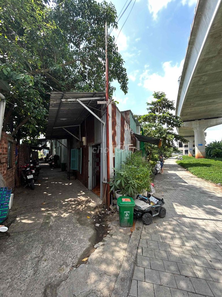 To rent the original house with 30 meters of guard, the American city.