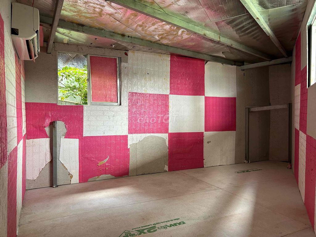 To rent the original house with 30 meters of guard, the American city.
