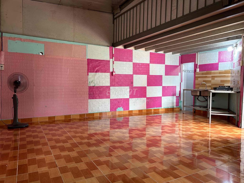 To rent the original house with 30 meters of guard, the American city.