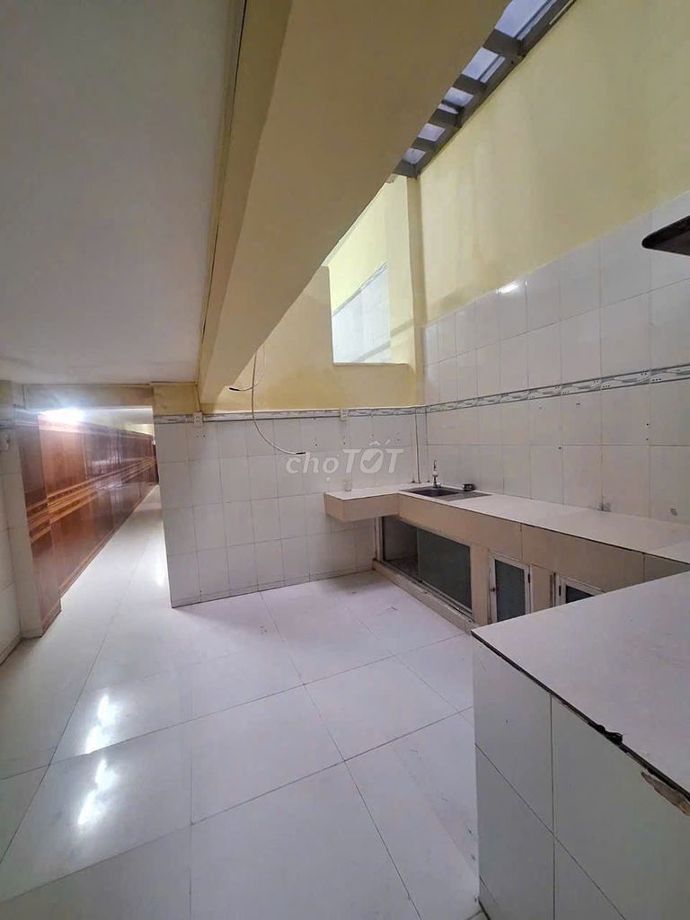 Renting Trần Hưng Đạo, District 5 - 4 x 20 M, 3 bedroom - 12 million a month