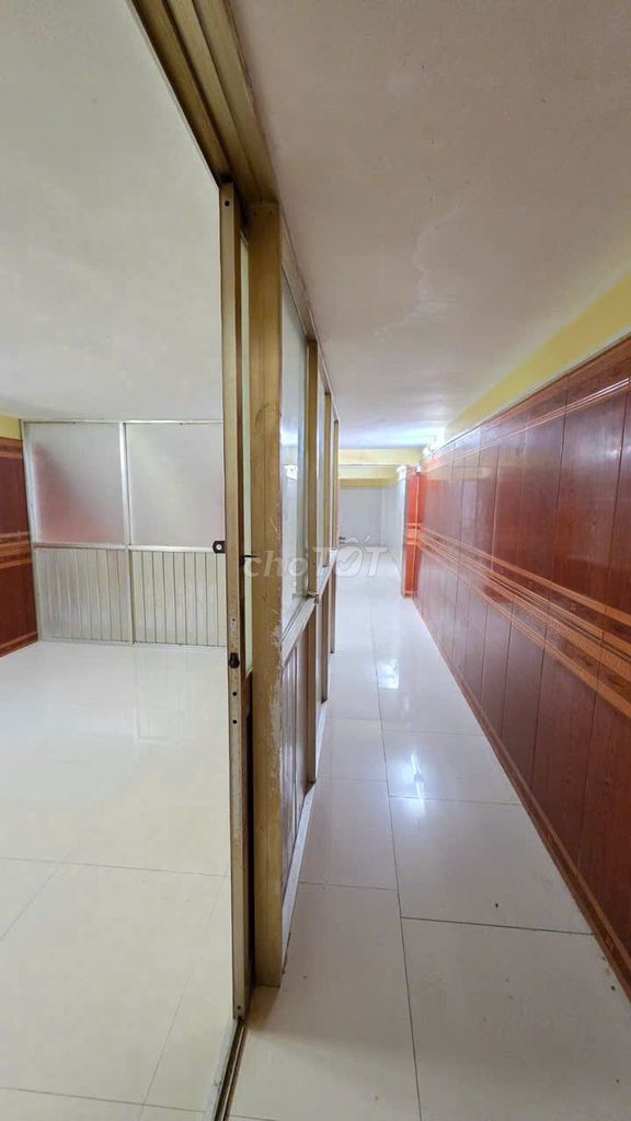 Renting Trần Hưng Đạo, District 5 - 4 x 20 M, 3 bedroom - 12 million a month