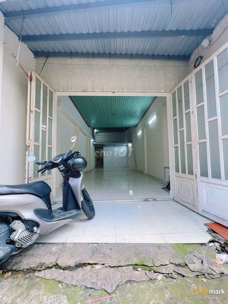 May House, cut off Trung Chánh Song