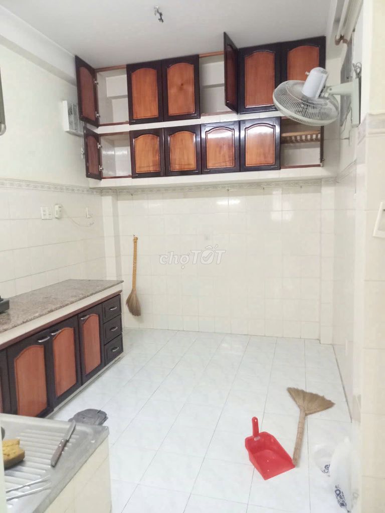 Renting Nguyễn Trãi, District 5 – 3 x 11 M, 4 bedrooms - 16 million a month