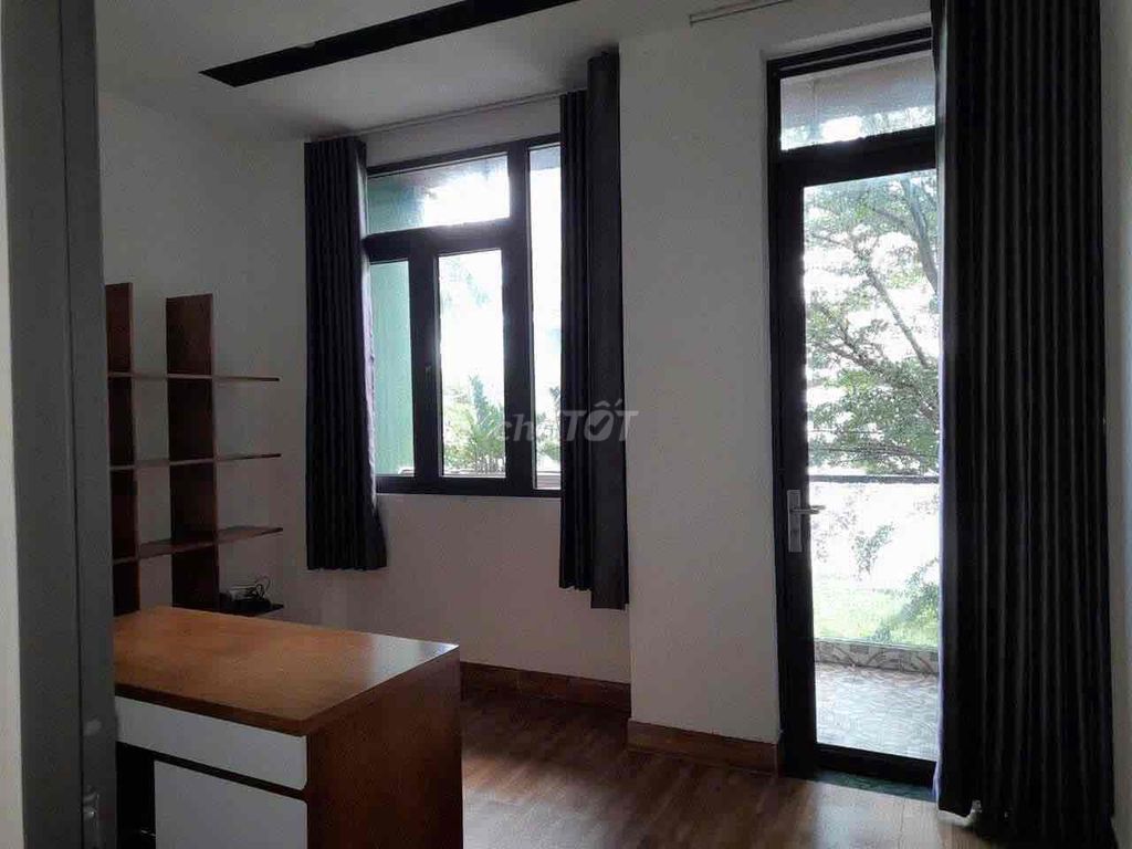Two floors three bedrooms, eight meters through the lucre.
