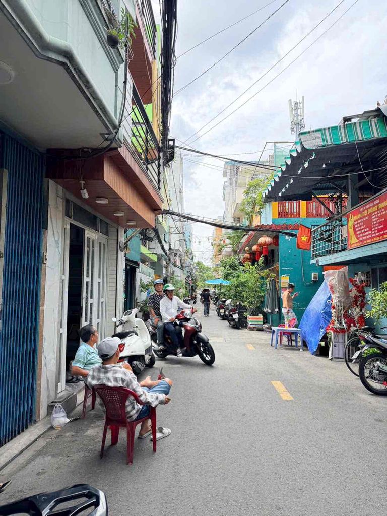 Rented house three level Ngô Thời Nhiệm Front, Phú Nhuận District.