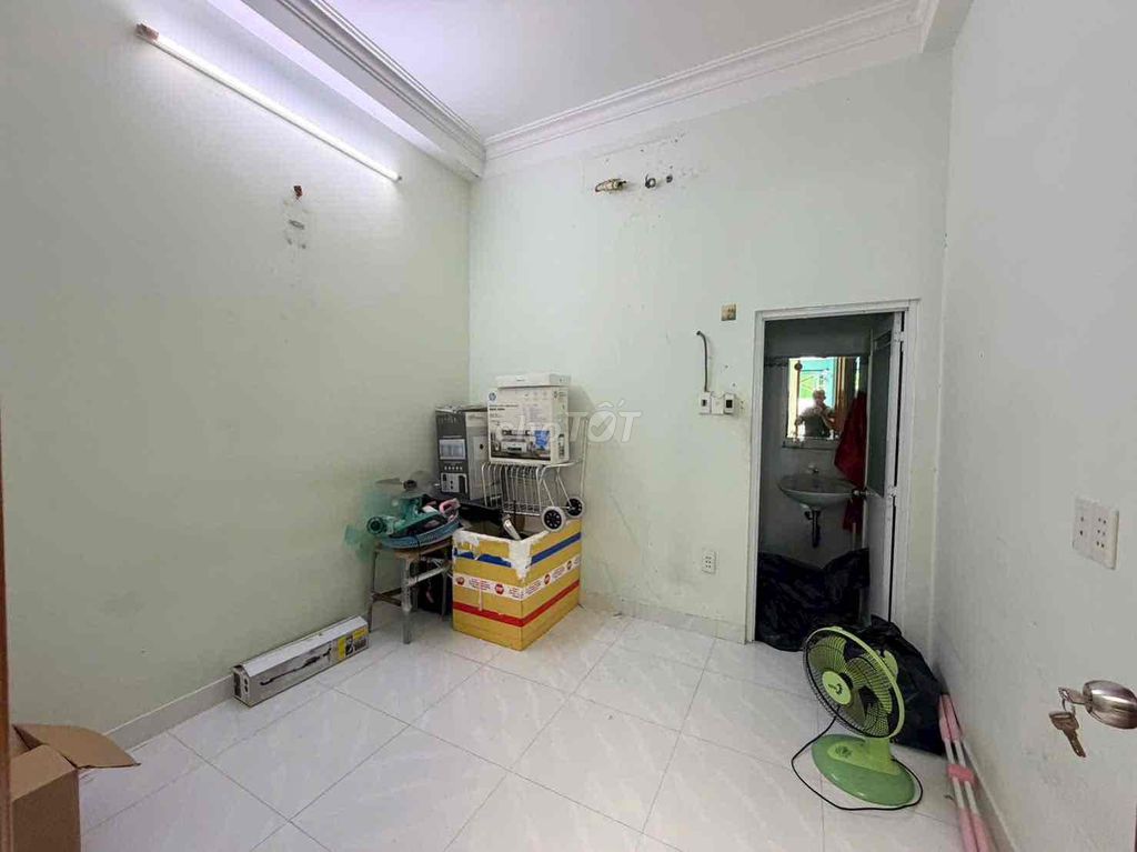 Rented house three level Ngô Thời Nhiệm Front, Phú Nhuận District.