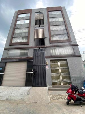 The Vietnamese Office with Hoàng Hữu Nam, District 9, is three-to-one.
