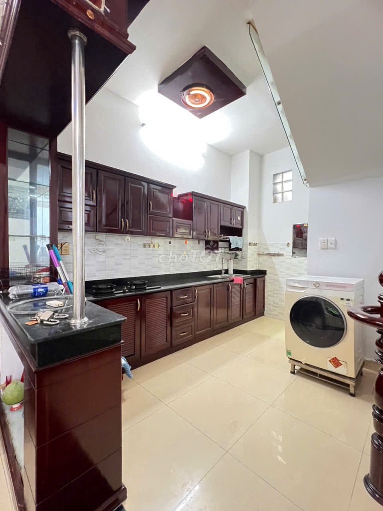 Let's rent out a two-to-one base, Nguyễn Duy Dương. Four floors is beautiful.