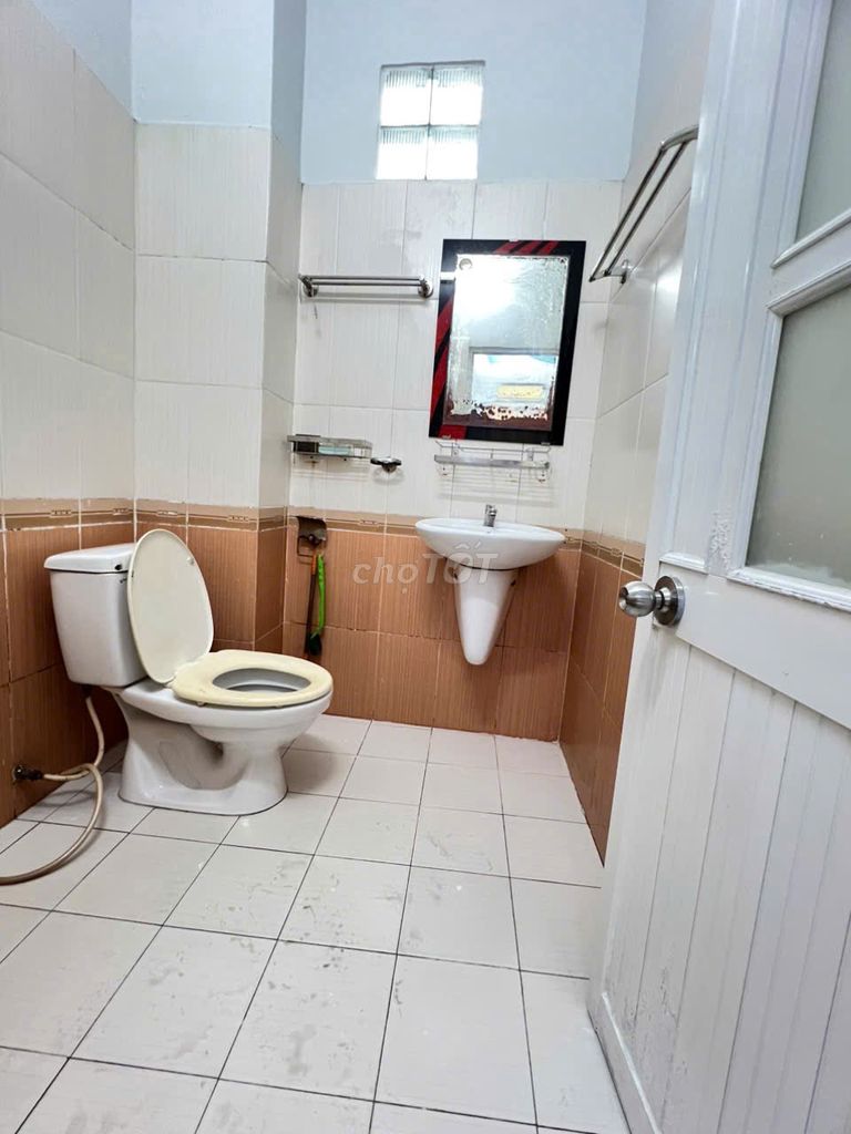 Let's rent out a two-to-one base, Nguyễn Duy Dương. Four floors is beautiful.