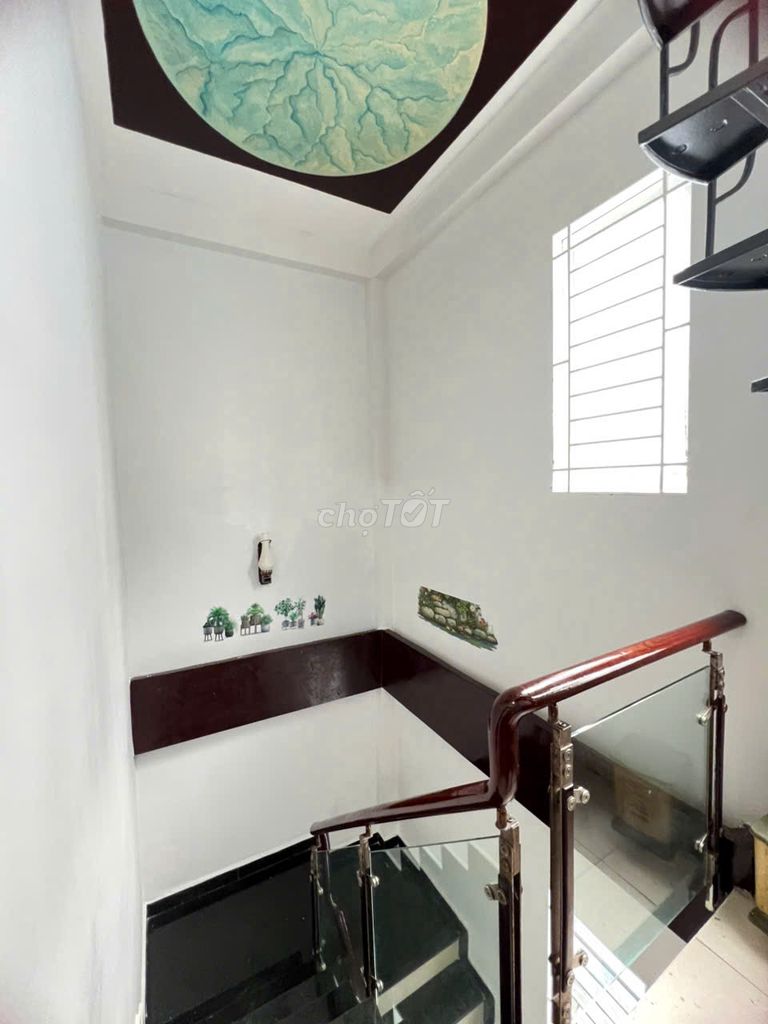 Let's rent out a two-to-one base, Nguyễn Duy Dương. Four floors is beautiful.