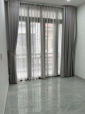 Nice new apartment, three-by-two-two-million-story cars, three-way bedrooms to the ceiling of District 1.