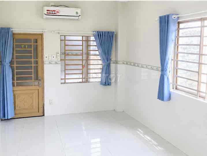 The window room is full of cheap interiors right at the right end of the blue row.