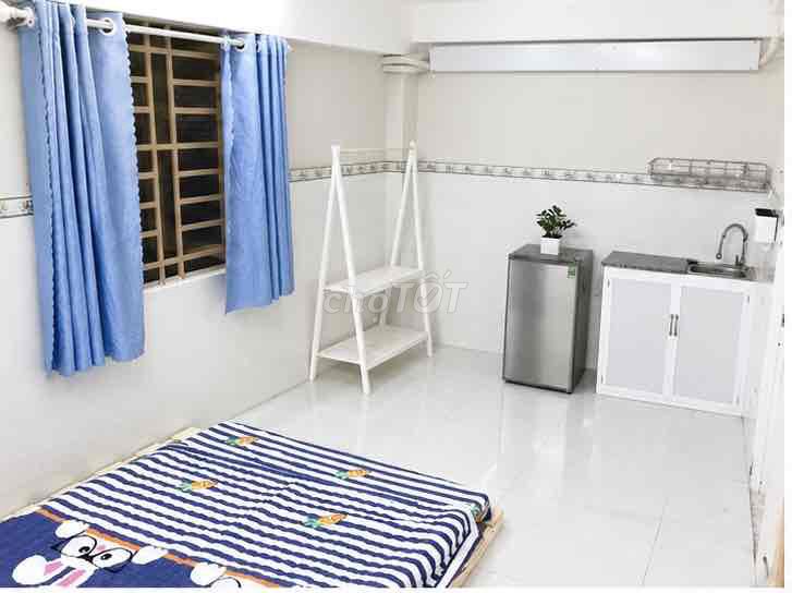 The window room is full of cheap interiors right at the right end of the blue row.