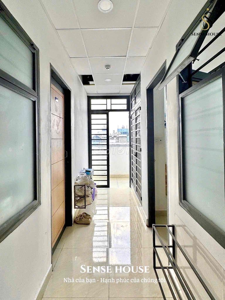 A clean room with air conditioning in four - quartered areas