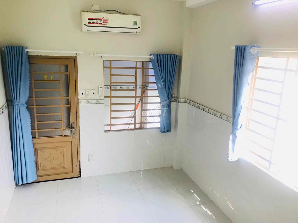 It's the same room that's rented right here at the University of vlu cs3, full interior, big car vault.