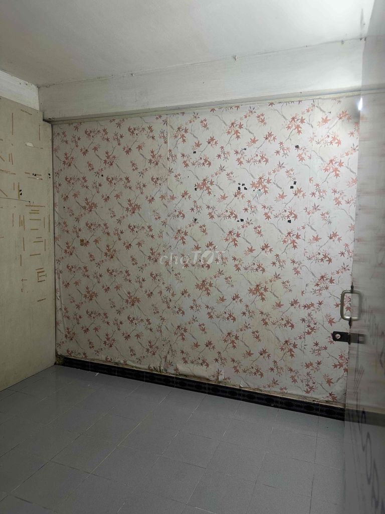 ground (down) house cast 12 meters 2