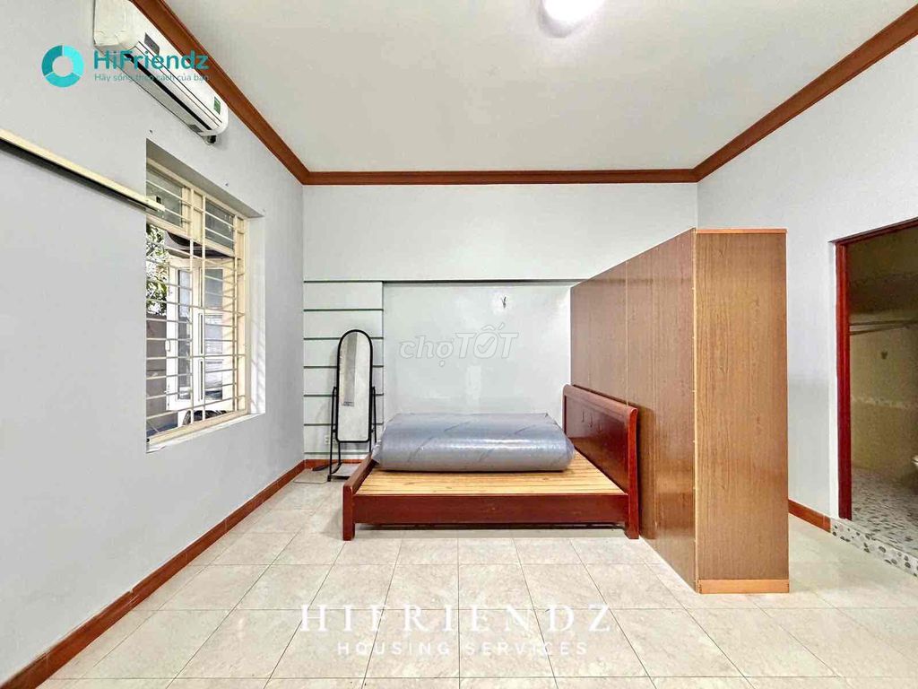 Studio Public Service 30 m2 Full interior 100% Right on 5 Phạm Hùng District 8