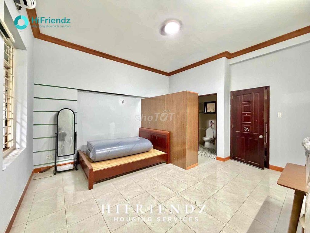 Studio Public Service 30 m2 Full interior 100% Right on 5 Phạm Hùng District 8