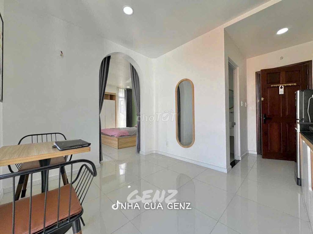 Clear a full interior room, close to University Gtvt, convenient.