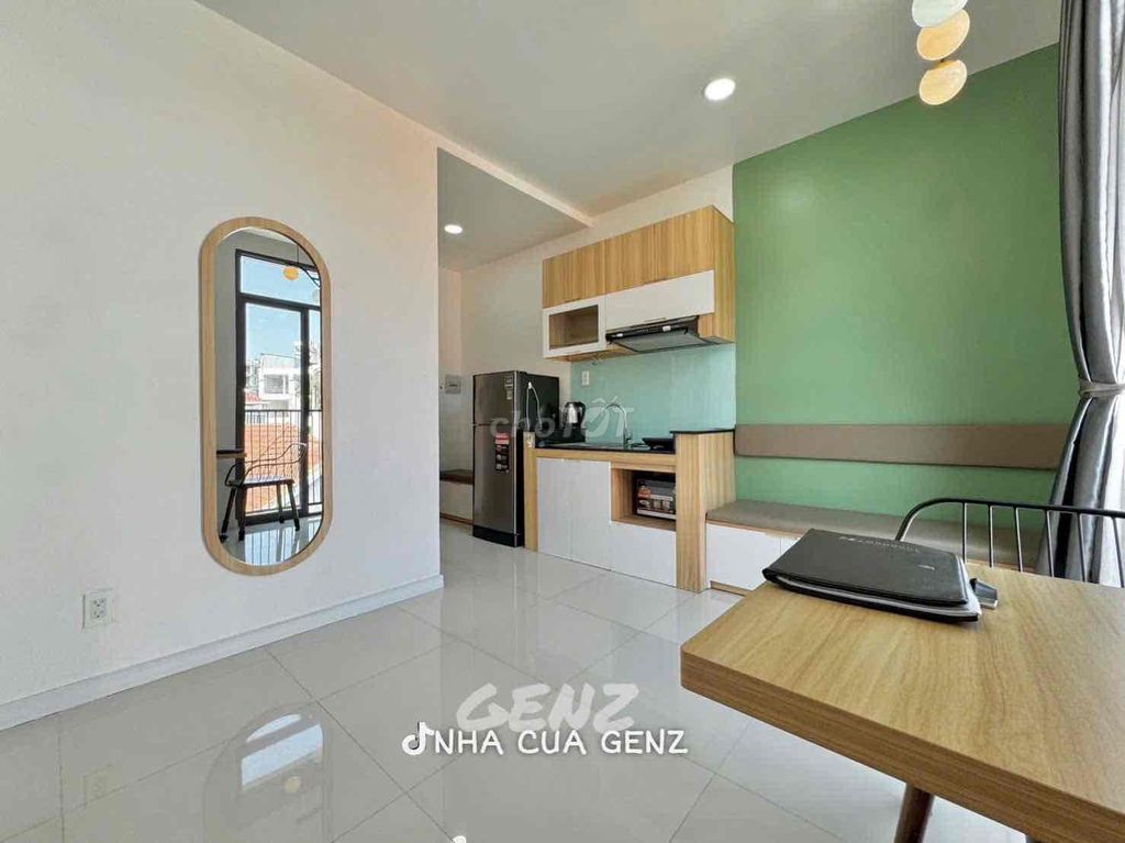 Clear a full interior room, close to University Gtvt, convenient.