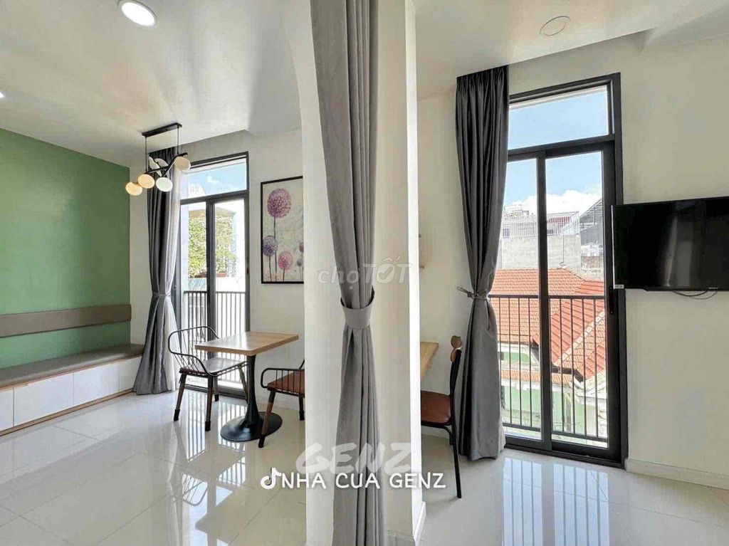 Clear a full interior room, close to University Gtvt, convenient.