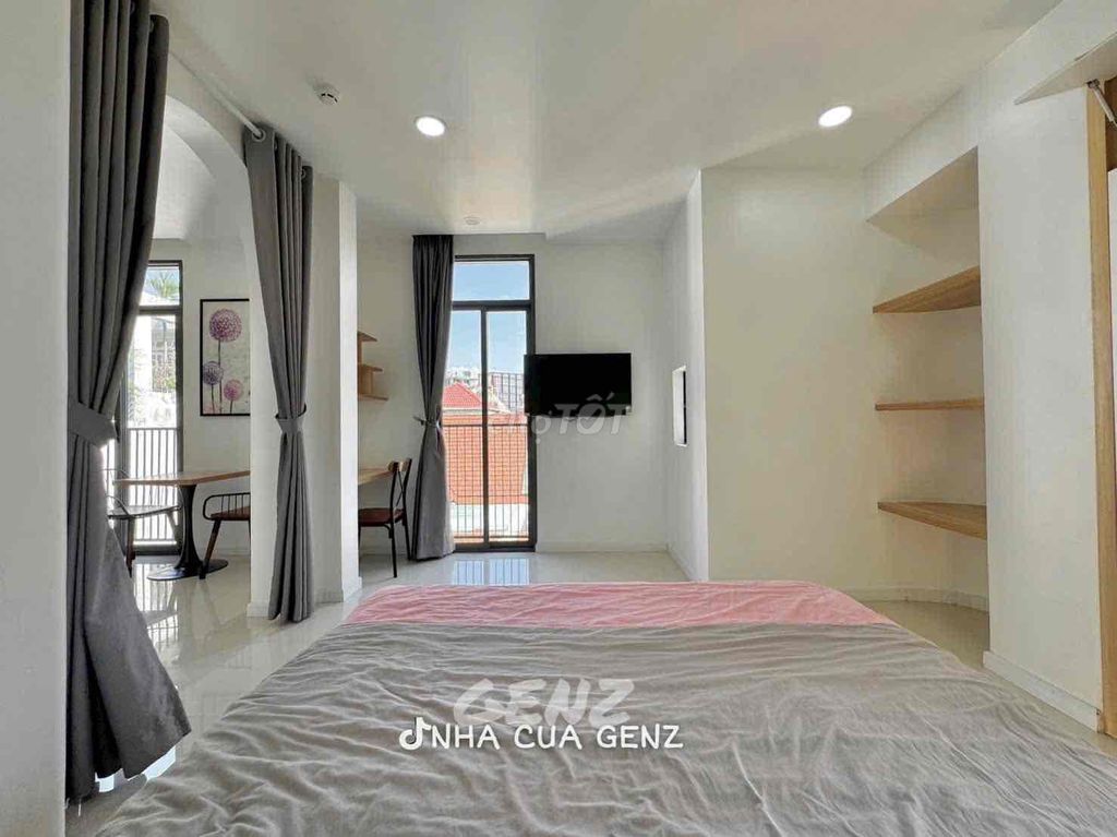 Clear a full interior room, close to University Gtvt, convenient.