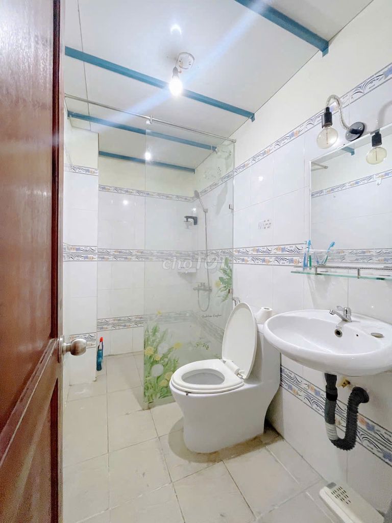 The An Phú studio -- it's got a washing machine of 5.9 million a month.