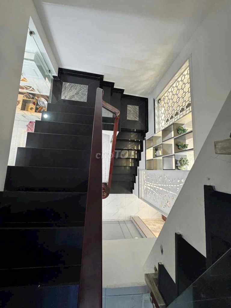 Rent a new apartment. 1135 Huỳnh Tấn Phát.