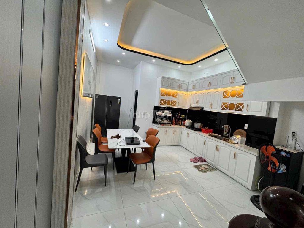 Rent a new apartment. 1135 Huỳnh Tấn Phát.