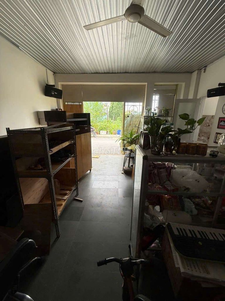 Renting the entire 4th grade An Phú Đông District 12.