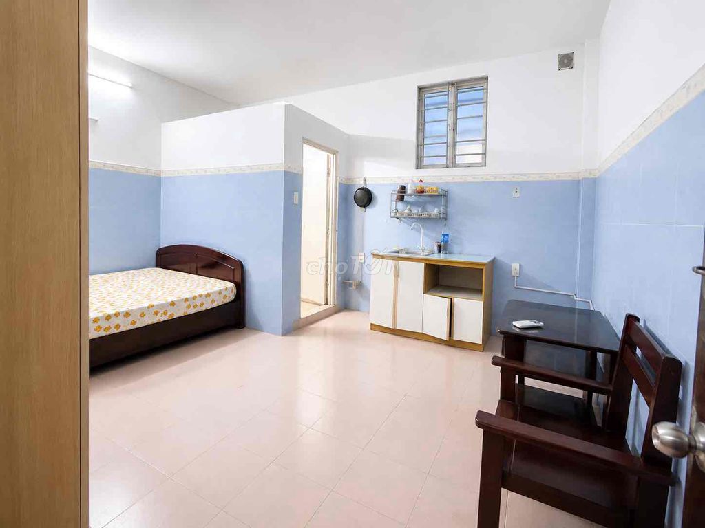 The Hotel Room for Warg Full Seven.