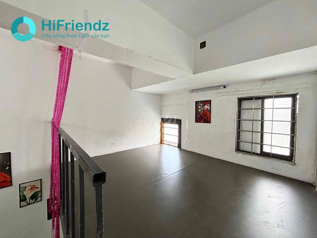 The motel is cheap, Trường Chinh. It's too dangerous.