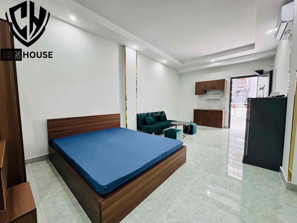 The Hồ Thị Kỷ Royal House of Full House