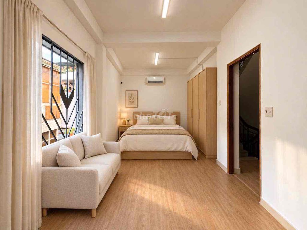 Open the new apartment, right in the market, she'll hand over the entire interior.