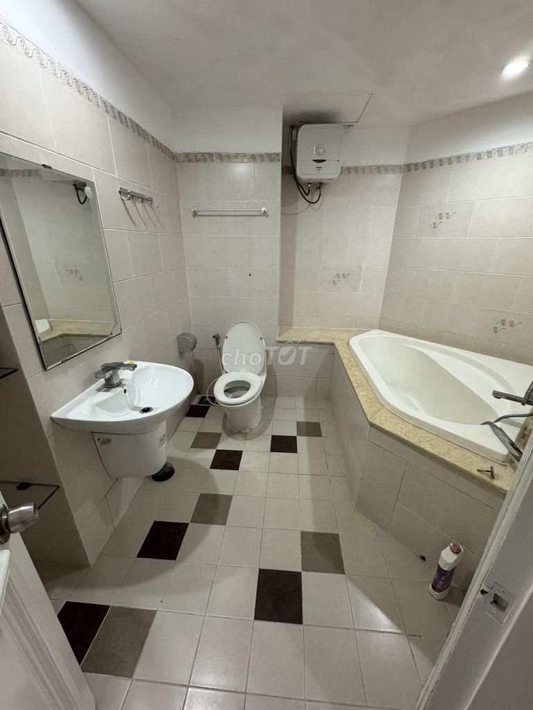 Only 133 M2 3 bedrooms. Three, quiet toilet. - Full interior. 15 million