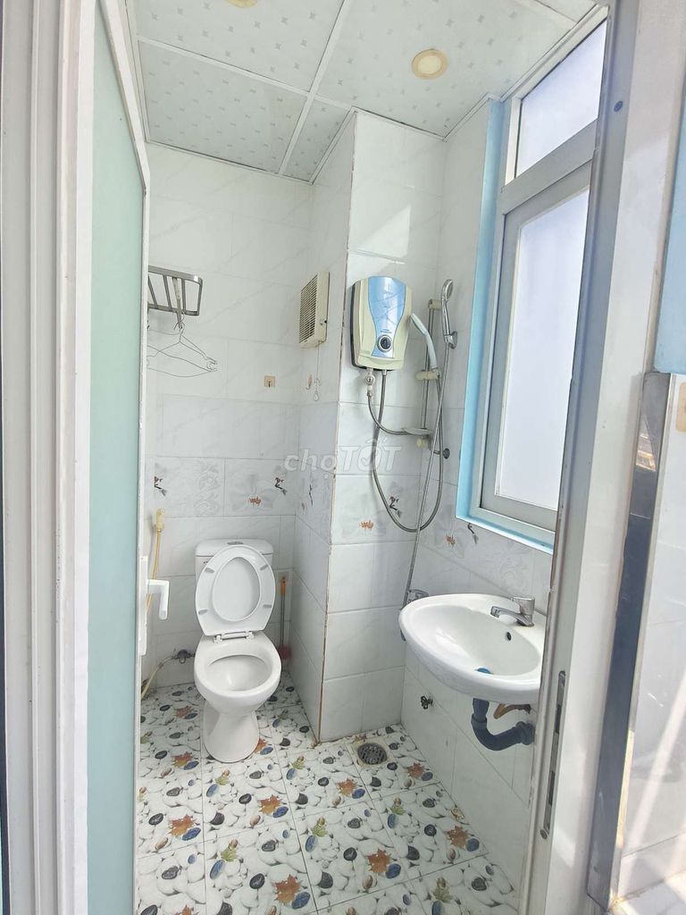 Rent a regular-priced hotel.