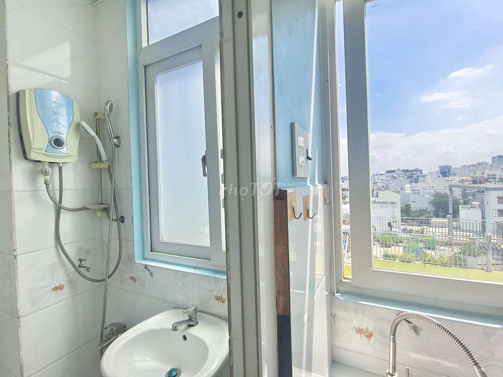Rent a regular-priced hotel.