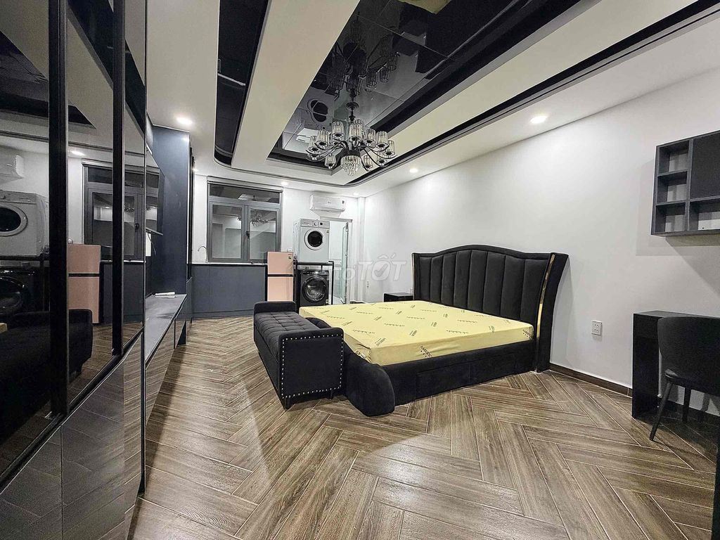 The full-class service apartment is private dry-cleaning space.