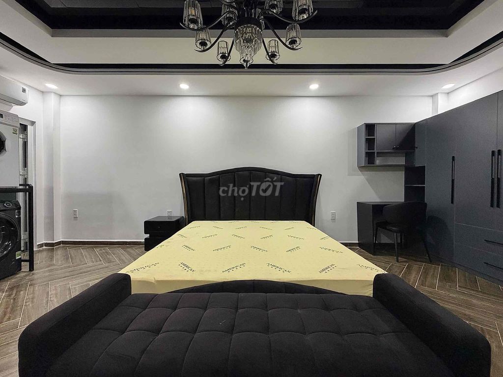 The full-class service apartment is private dry-cleaning space.