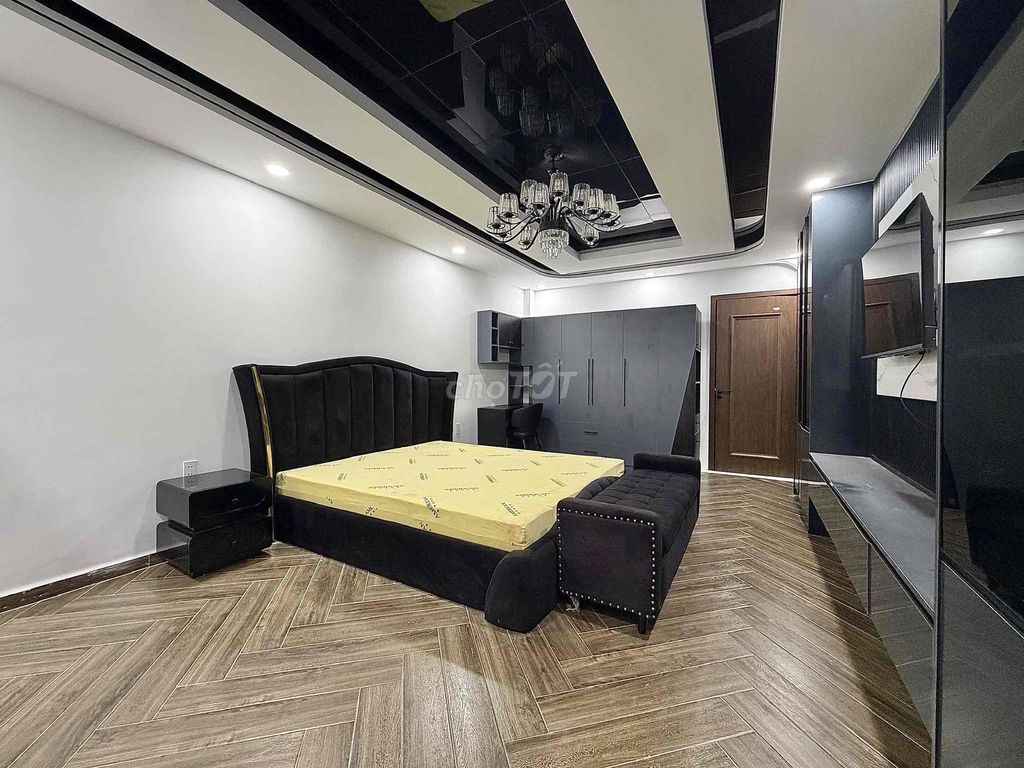 The full-class service apartment is private dry-cleaning space.