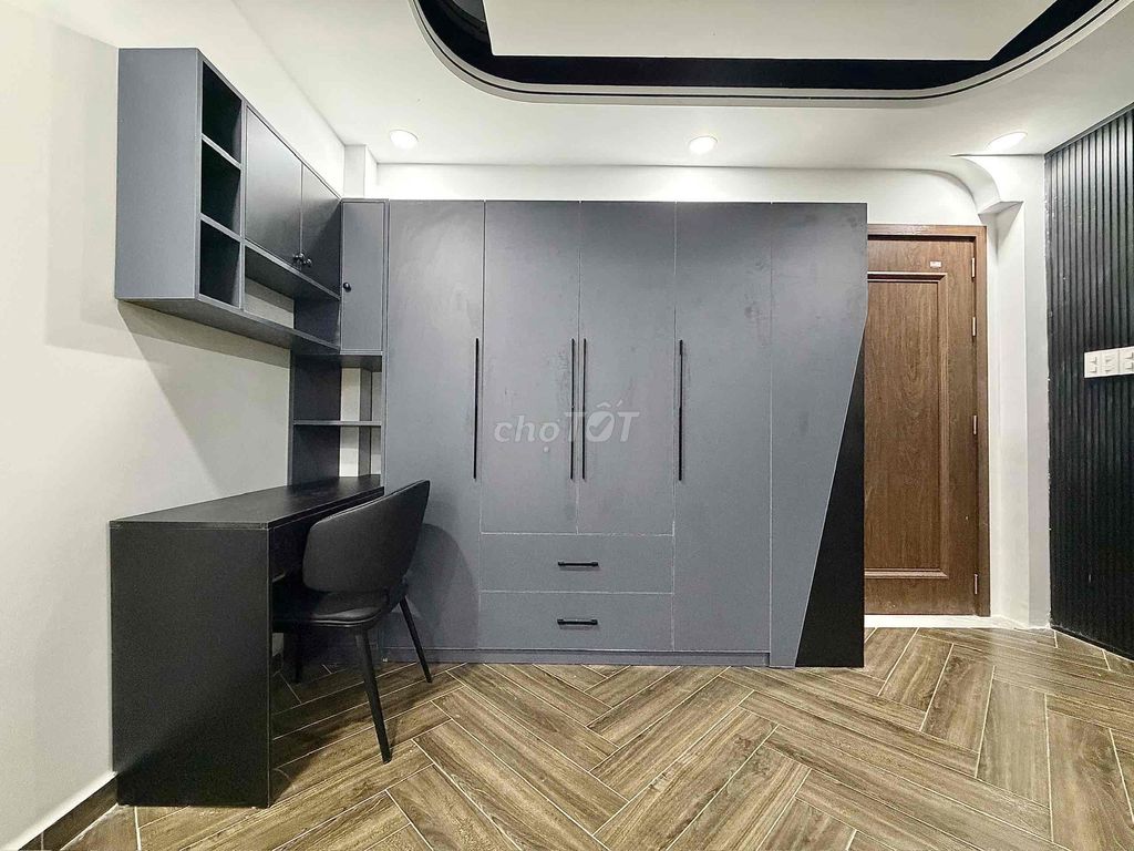 The full-class service apartment is private dry-cleaning space.