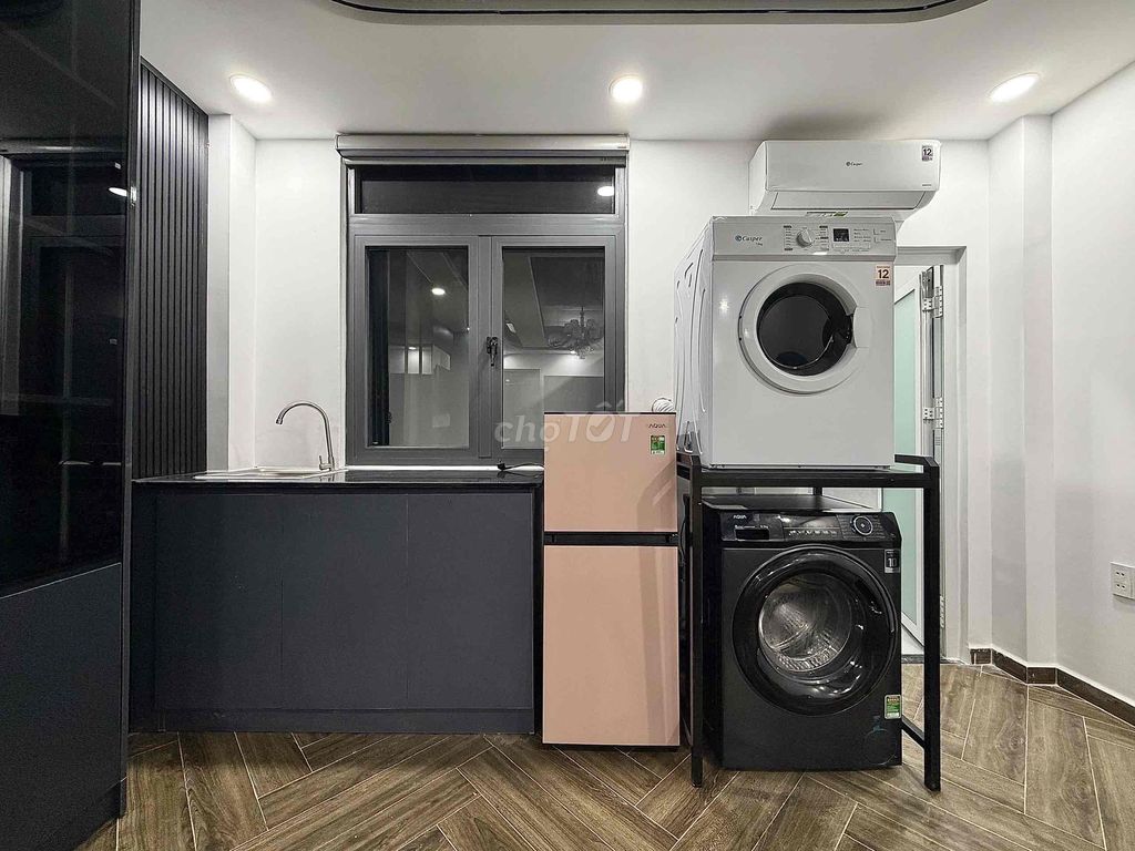The full-class service apartment is private dry-cleaning space.