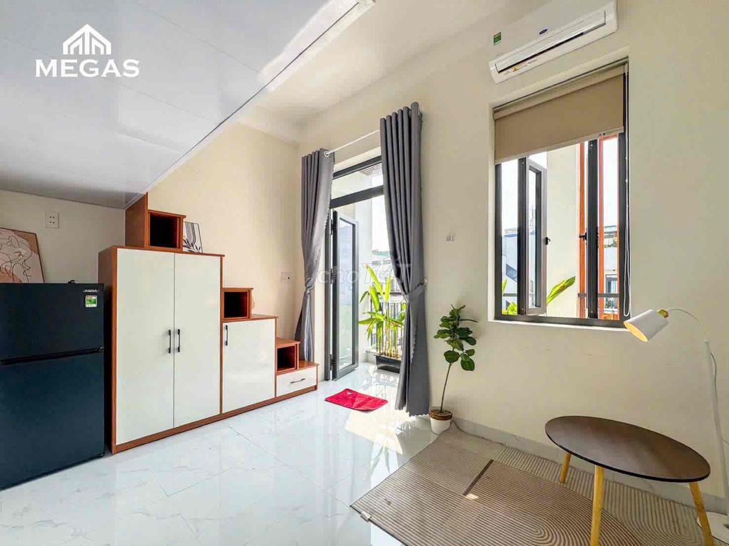 Trường Chinh_phan has just built a brand-new 10 pedex balcony.