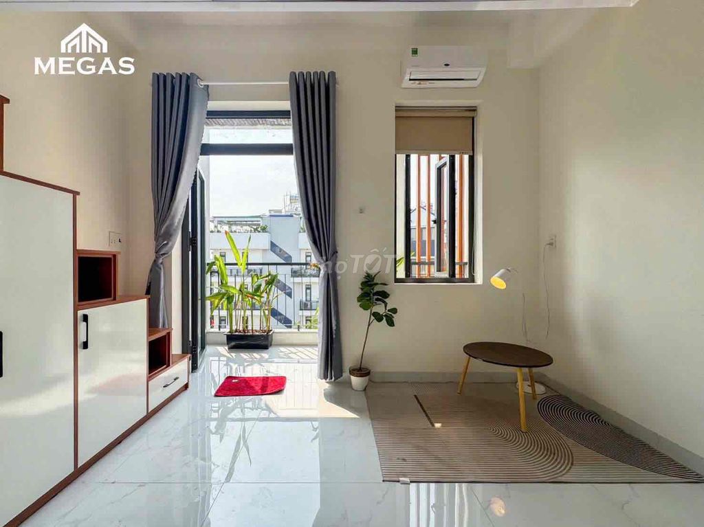 Trường Chinh_phan has just built a brand-new 10 pedex balcony.