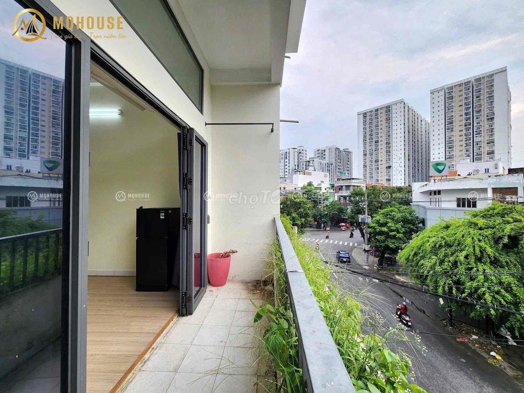 The balcony studio right here is galaxy Nguyễn Hồng Đào.