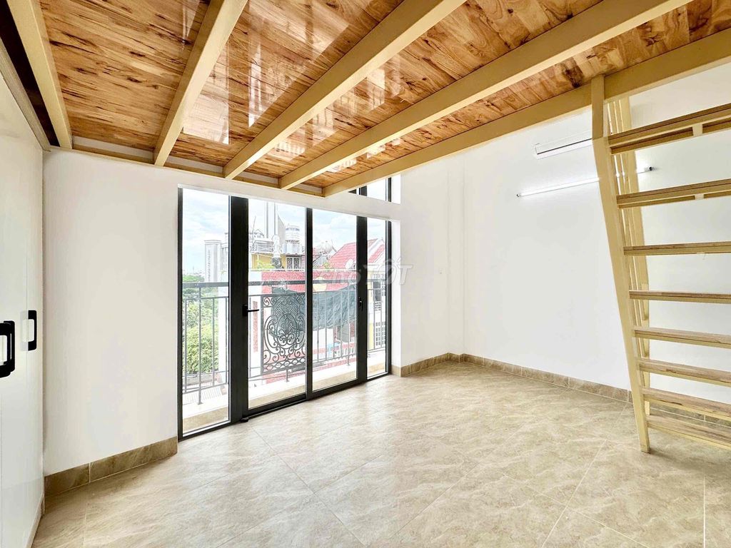 apartment--the super cool balcony-- 5 million and 5