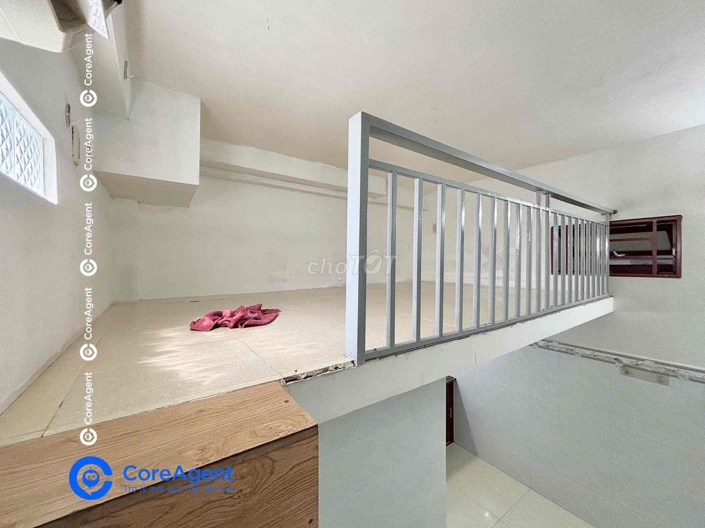 The sky windows are Lê Trọng Tấn - commercial college with elevators