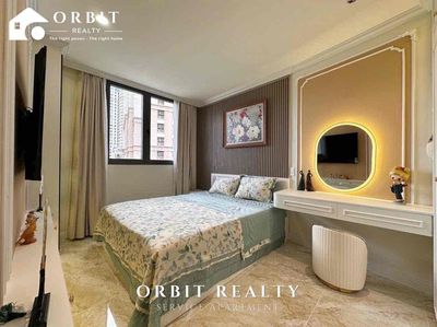 He's in a one-room apartment - a variety of prices in Bình Thạnh County.