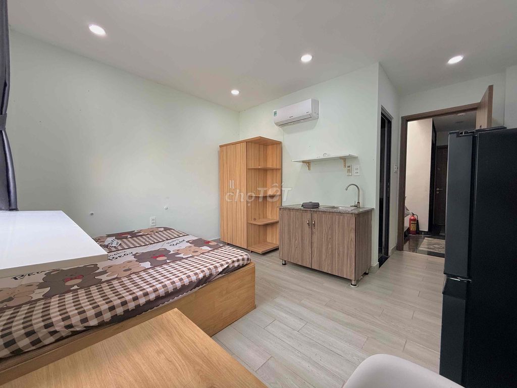 100 Studio 35m2 large windows, Hoàng Văn Thụ, Phú Nhuận. Near District 1