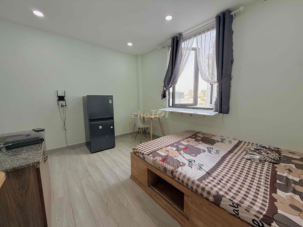 100 Studio 35m2 large windows, Hoàng Văn Thụ, Phú Nhuận. Near District 1